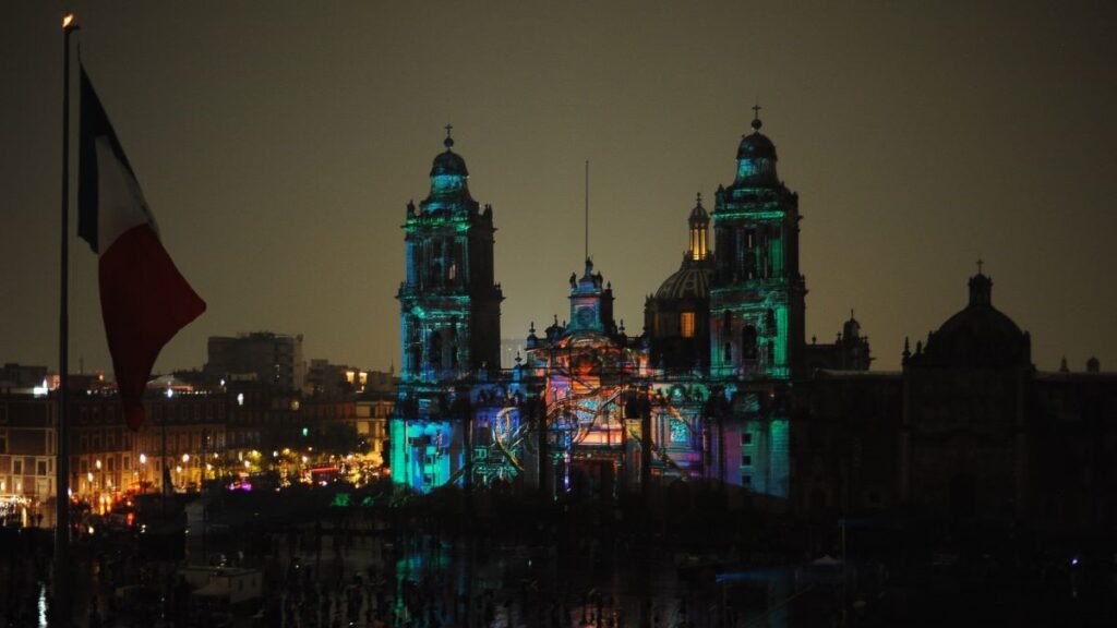 Catedral acusa que el show “Memoria Luminosa” proyecta mensajes que hieren la fe católica y pide a CDMX evitar estas imágenes