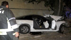 Al estilo de Toreto: chocan Camaro en carreras clandestinas de BC