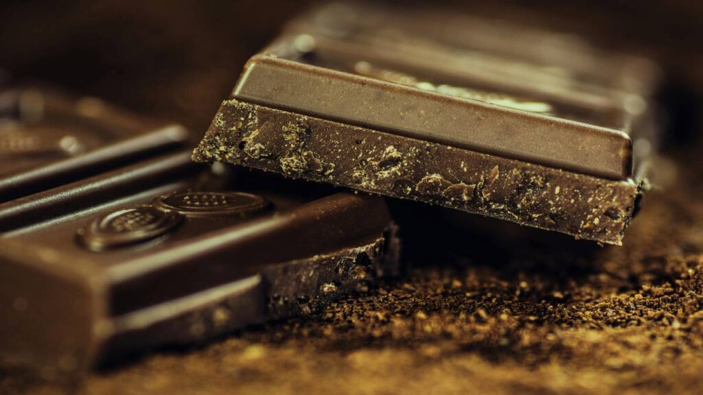 Chocolate Bienestar vs. chocolate comercial, ambos con tres sellos
