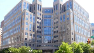 150 científicos de la Fundación Nacional de Ciencias protestan por recortes de Trump