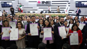 INE entrega constancias de magistraturas y juzgados: “No son designados, son electos”