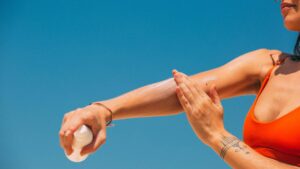 Haz tu propia crema con protector solar casero: ingredientes y preparación
