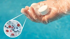 Criptosporidiosis, la bacteria que se propaga en las albercas a pesar del cloro