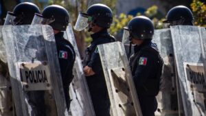 Mujer graba despojo de vivienda en Puebla; investigan red