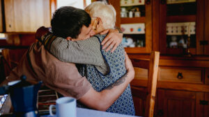 Día del Abuelo 2025: 10 frases para celebrar su legado, experiencia y amor