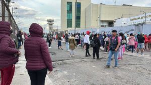 Se registran disturbios en el penal de Chalco; familiares exigen saber estado de salud de internos