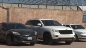 Recuperan 22 autos de lujo escondidos en bodegas de Durango