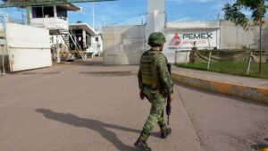 “Fuimos chivos expiatorios”: General en retiro Eduardo León Trauwitz defiende su actuación en Pemex y acusa farsa en combate al robo de combustible