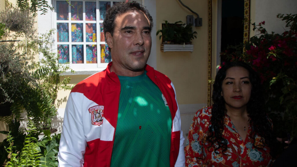 ¡Eduardo Yáñez se hace una manita de gato!