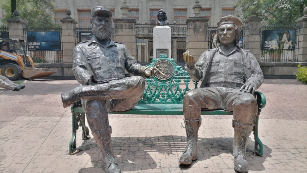 escultura Monumento Encuentro