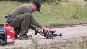 Estados Unidos indaga importaciones de drones y paneles solares, podría imponerles aranceles