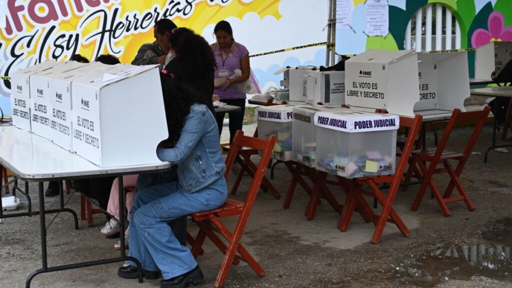 Exconsejeros del INE piden reforma electoral con consenso y sin imposiciones