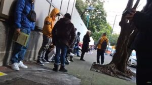 Hacen negocio en citas del Instituto Nacional de Migración; cobran hasta 500 para “brincarse” la fila