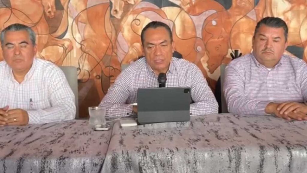 Adrián López anunció se renuncia.