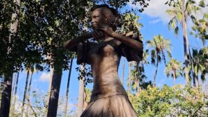 Fracasa intento por derribar escultura de Florinda Meza en Juchipila; nadie fue a tumbarla
