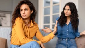La frase clave para acabar con una pelea en segundos, según psicóloga