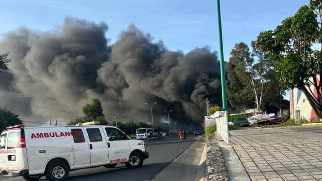 incendio en recicladora de San Martín Texmelucan