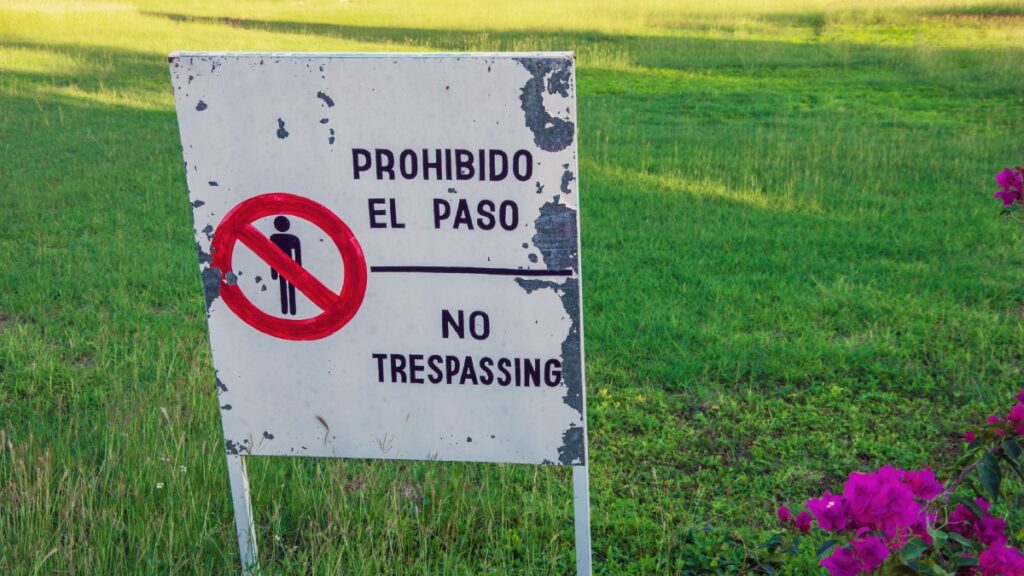 Gobierno de Estados Unidos anuncia reducción de servicios multilingües en sus dependencias