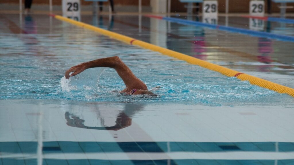 hazana-poblana-abraham-jauli-nada-17-horas-en-el-canal-de-la-mancha-y-sin-traje-termico