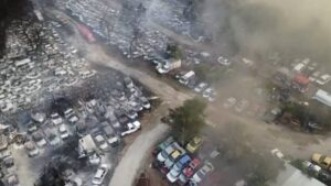 Megaincendio en Villahermosa consume cientos de autos en retén