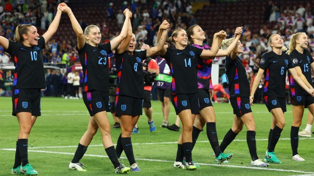 Inglaterra vuelve a sufrir, pero, gracias a dos goles en momentos puntuales, elimina a Italia y clasifica a la final de la Euro Femenil