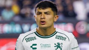 Iván Moreno regala jersey de León a un niño, y este le devuelve una angelical sonrisa: video
