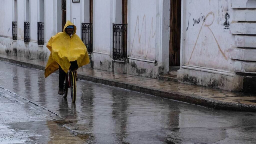 Tormentas, granizo y Metro lento: así se vive este sábado lluvioso en la capital