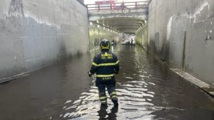 Lluvias colapsan la CDMX: inundaciones, árboles caídos y caos vial