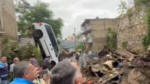 Lluvias en Zapopan dejan una bebé muerta, casas colapsadas y autos apilados