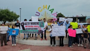 Marchan en Chiapas por maestro detenido por acoso, piden que se investigue el caso, pues aseguran que es inocente