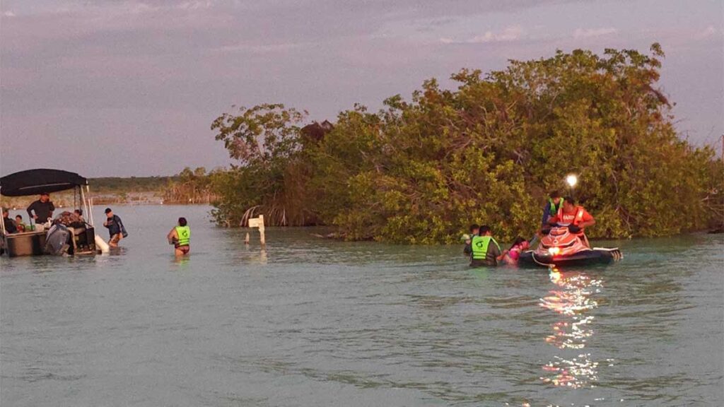 Rescate de 11 personas en Quintana Roo.