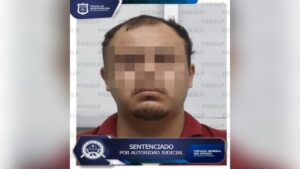 Mató a golpes a una niña y obligó a su mamá a enterrarla en SLP