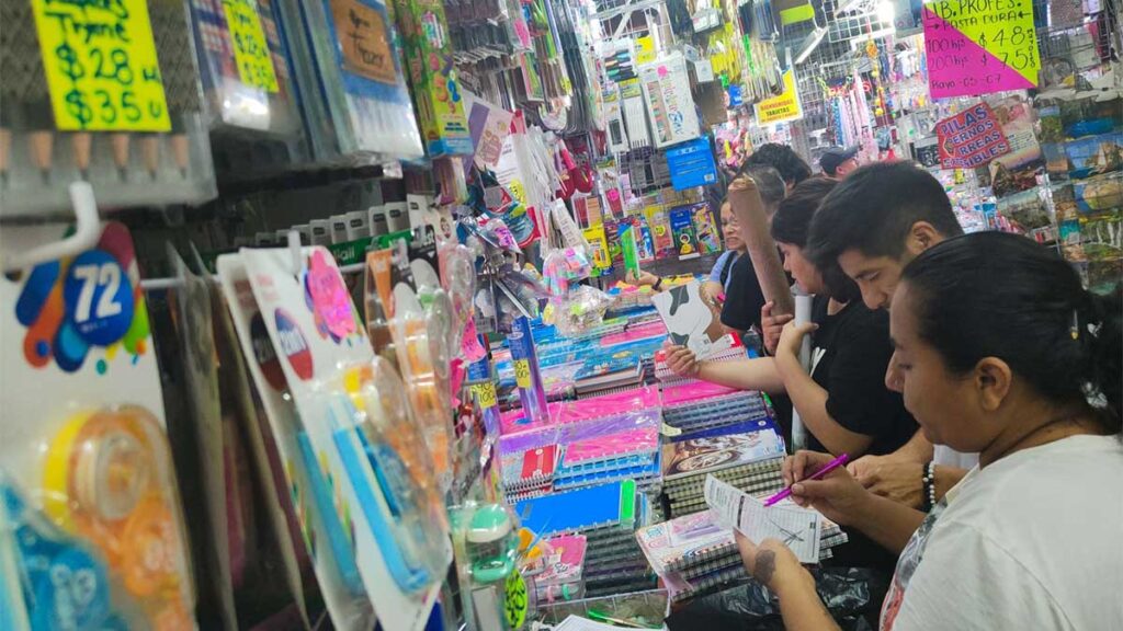 "Mi Beca para Empezar" entrega apoyos para la compra de útiles.