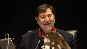 Entre lágrimas y críticas, Noroña se despide del Senado
