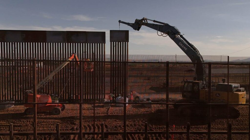 Reforzamiento fronterizo: levantan 11 km de muro más alto en EE. UU.