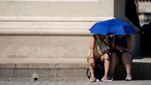 Ola de calor rompe récords en Europa y obliga a cerrar escuelas y monumentos