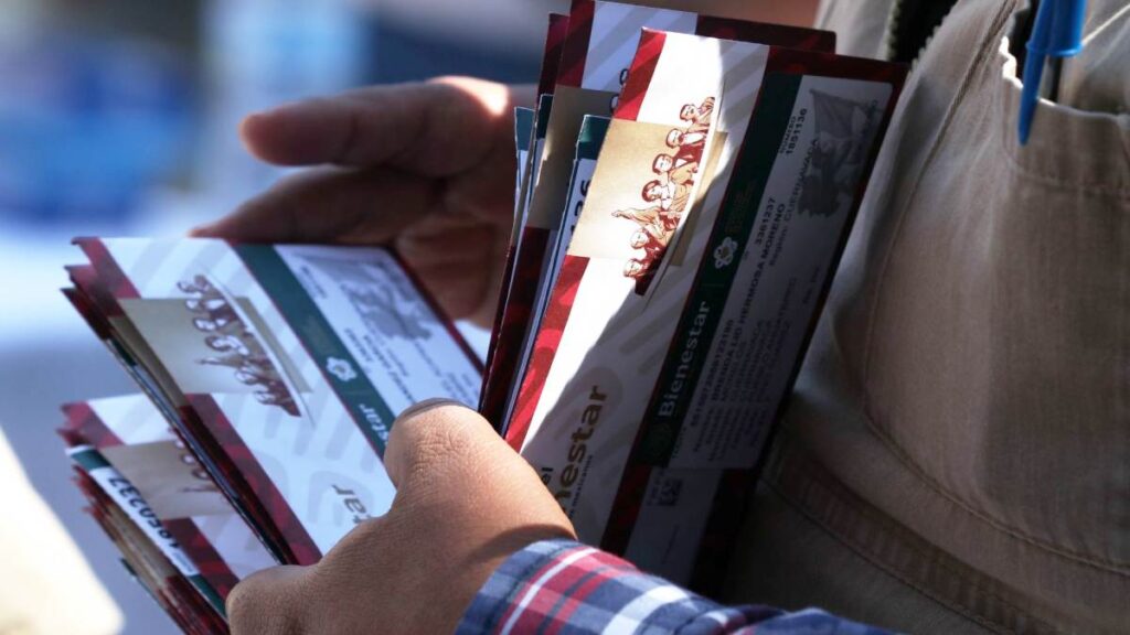 Inicia pago de pensiones Bienestar para apellidos con H, I, J y K este 10 de julio