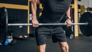 VIDEO: Joven sufre graves fracturas al hacer sentadillas en gimnasio; no podrá caminar por meses