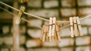 El truco viral con una pinza de madera: aromatiza tu aire acondicionado sin gastar de más