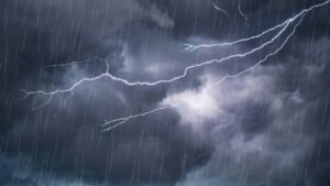 Llueve fuerte y se desploma techo del Hotel San Francisco en Tlaxcala
