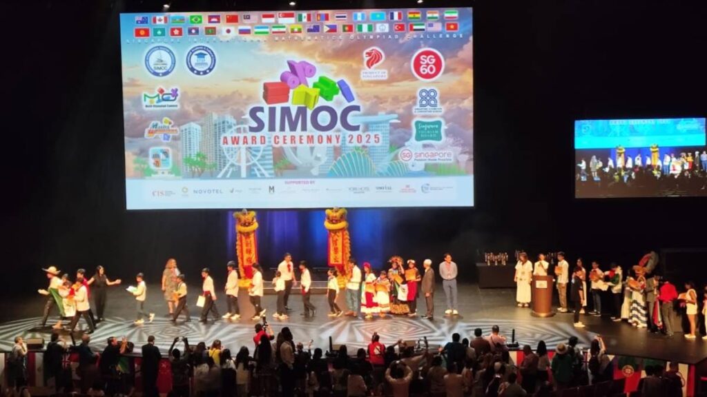 Estudiantes mexiquenses ganan medallas en Singapur tras rifas y colectas; vencen obstáculos y representan con orgullo a Méxic