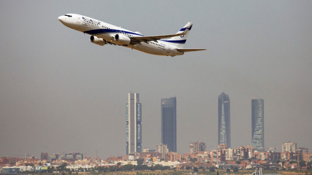 El aeropuerto de Barajas registra gran afluencia.