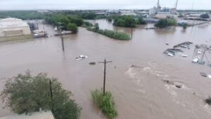 México lamenta muertes por inundaciones en Texas y ofrece apoyo consular a connacionales afectados