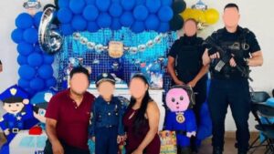 Policías amenizan fiestas infantiles en Colima y causan polémica