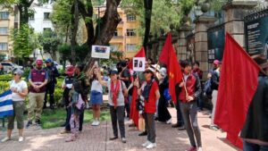 Marchan en rechazo al retiro de estatuas de Fidel Castro y Ernesto Guevara