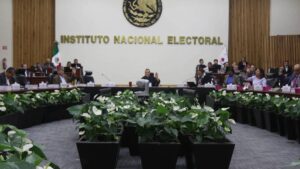 INE impone multas por “acordeones”, pero no quita triunfos judiciales