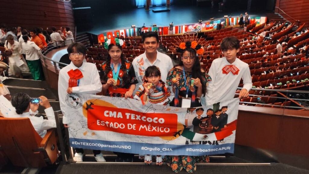 Estudiantes mexiquenses ganan medallas en Singapur tras rifas y colectas; vencen obstáculos y representan con orgullo a México