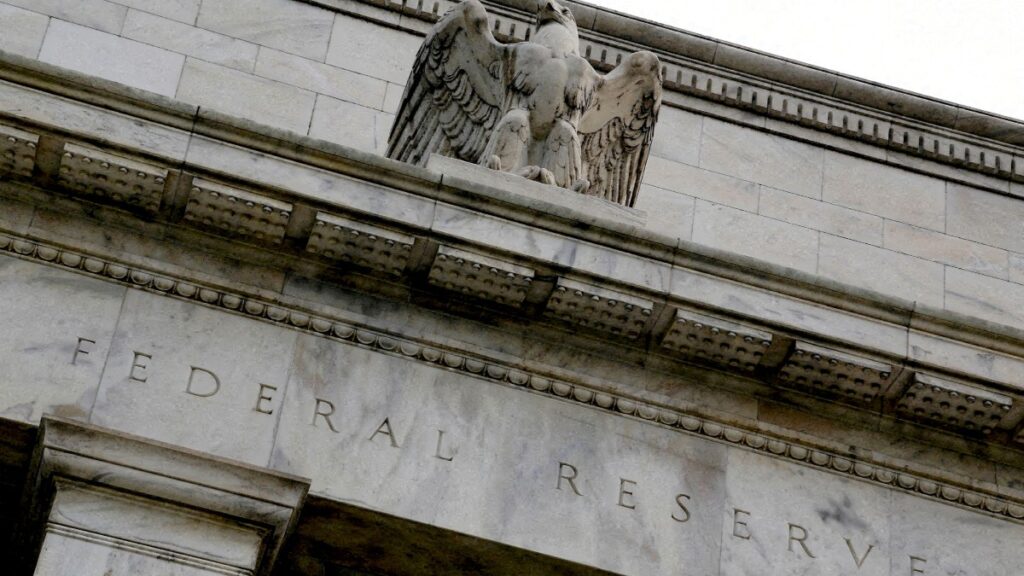 Fed congela tasas de interés por quinta vez