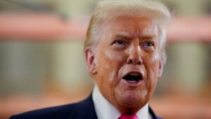 Gobierno de Trump demanda a Nueva York por proteger a migrantes