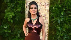 Salma Hayek deslumbra en redes con un sensual baile en bikini